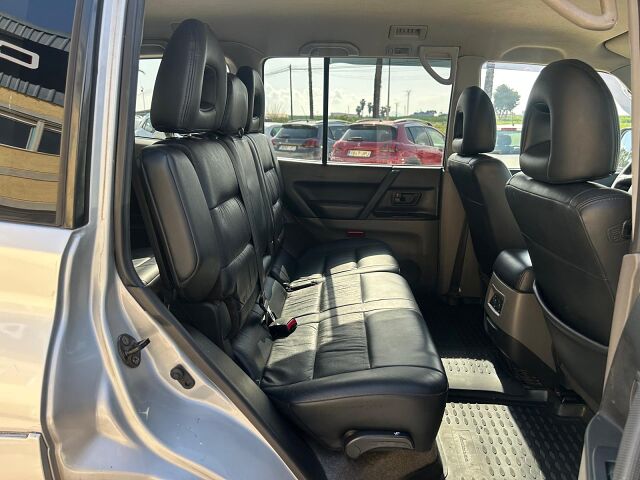 MITSUBISHI PAJERO LWB 3.2 4WD AUTO SPANISH LHD IN SPAIN 177000 MILES 7 SEAT 2001
